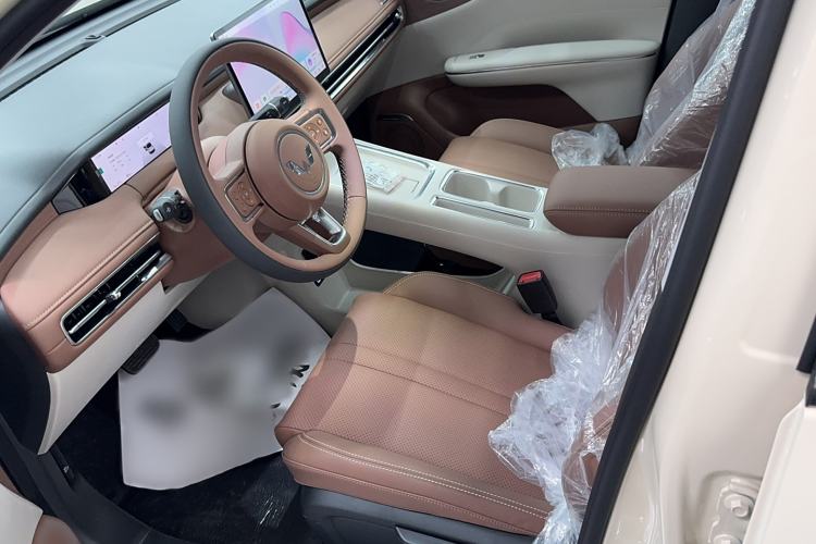 Used Wuling Bingo S 2025 Model 325km Deluxe Edition Interior 1