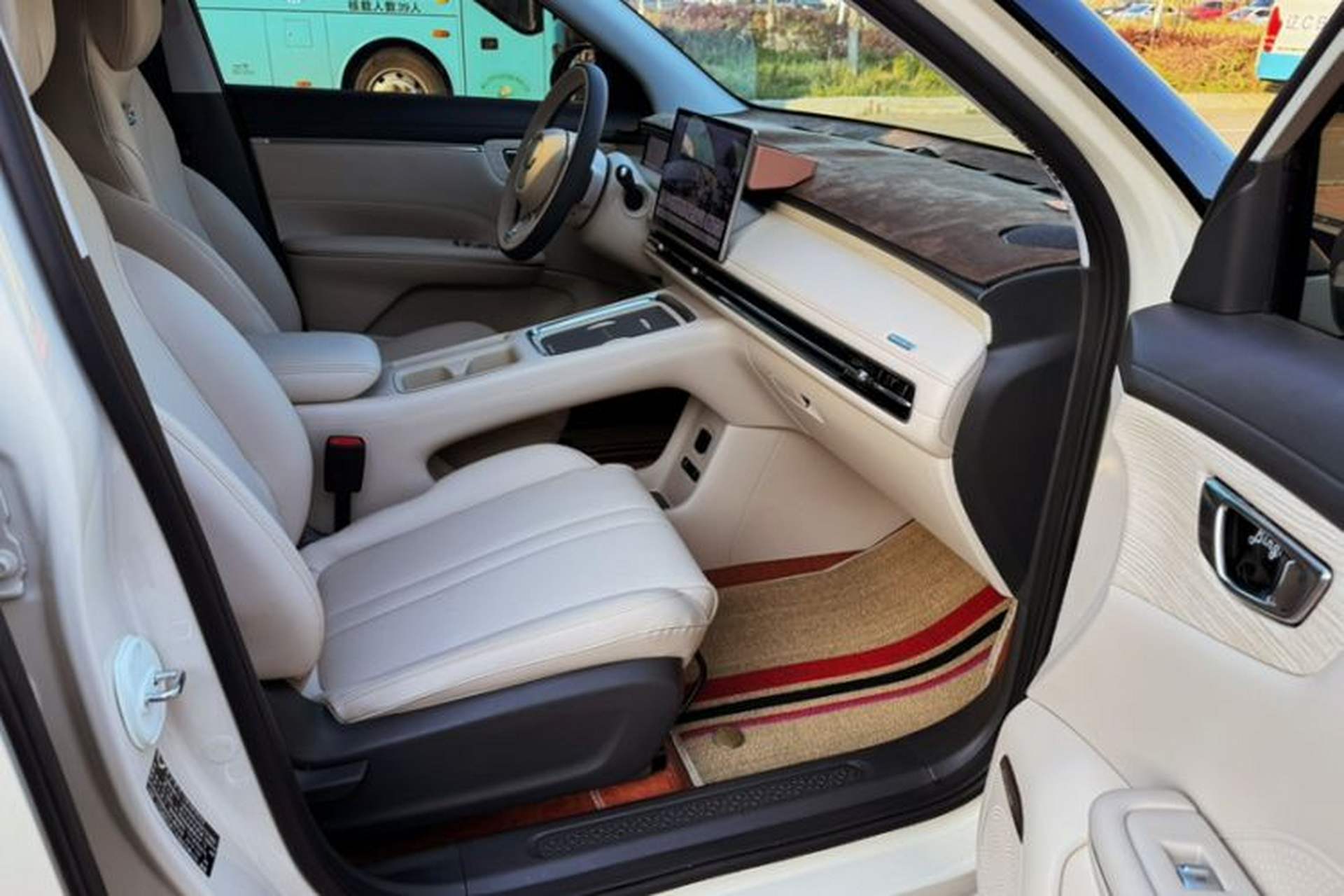 Used Wuling Bingo S 2025 Model 325km Deluxe Edition Interior 2