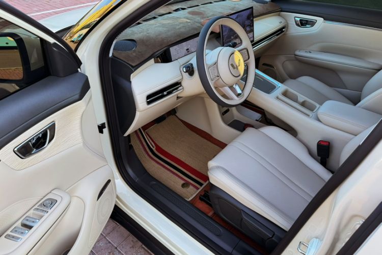 Used Wuling Bingo S 2025 Model 325km Deluxe Edition Interior 3