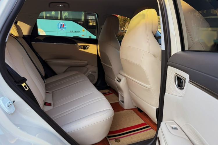 Used Wuling Bingo S 2025 Model 325km Deluxe Edition Interior 4