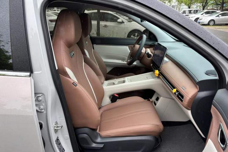 Used Wuling Bingo S 2025 Model 325km Deluxe Edition Interior 4