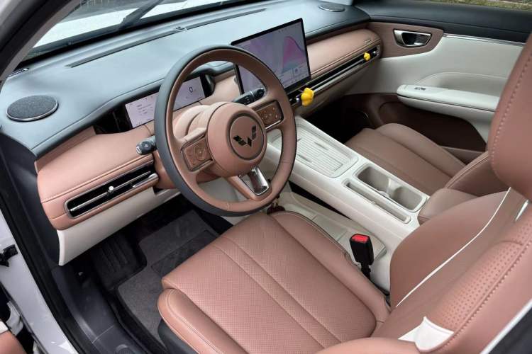 Used Wuling Bingo S 2025 Model 325km Deluxe Edition Interior 5