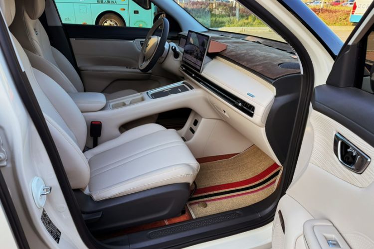 Used Wuling Bingo S 2025 Model 325km Deluxe Edition Interior 6