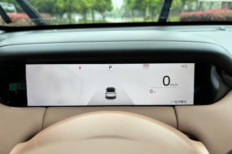 Used Wuling Bingo S 2025 Model 325km Deluxe Edition Interior 6