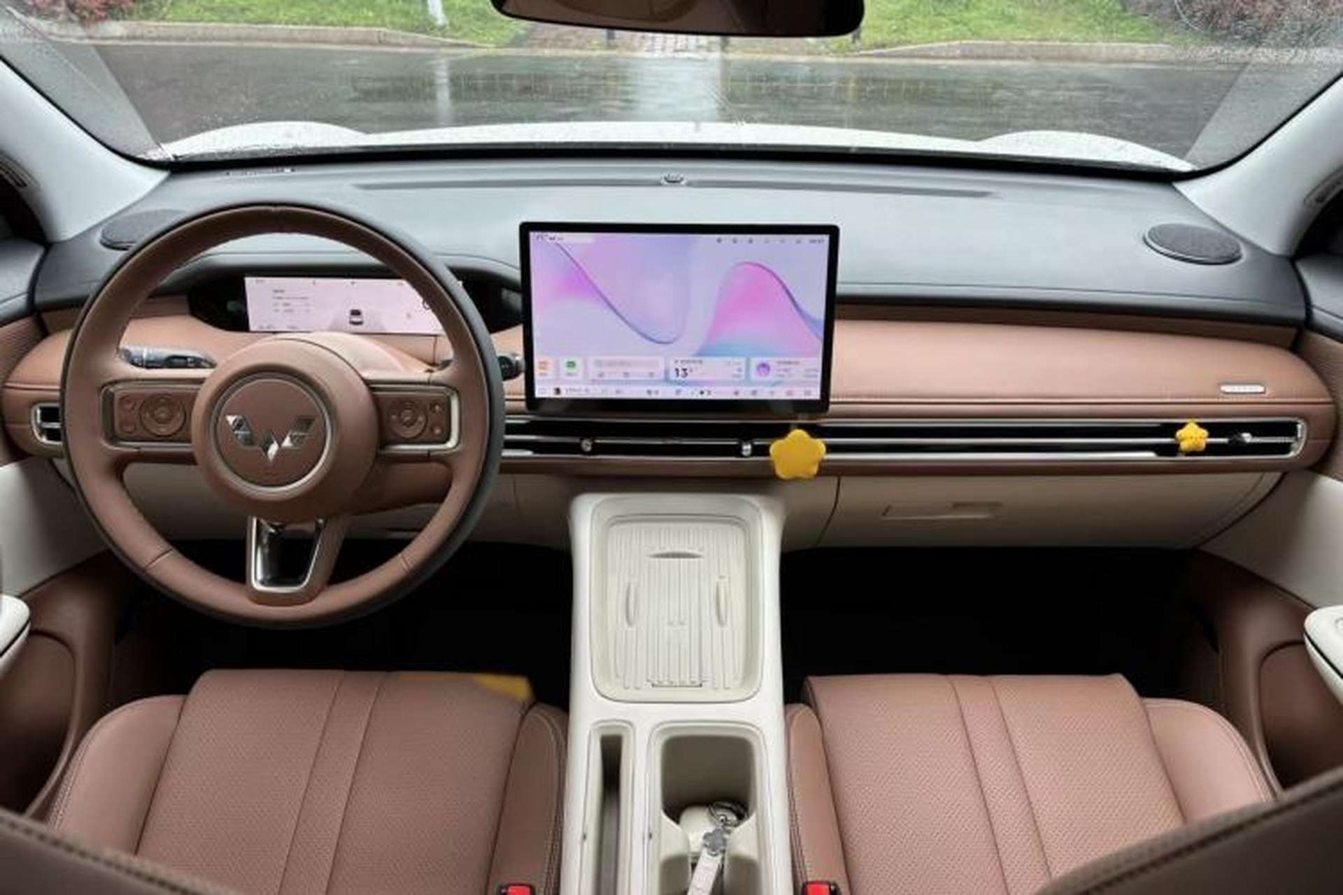Used Wuling Bingo S 2025 Model 325km Deluxe Edition Interior 8