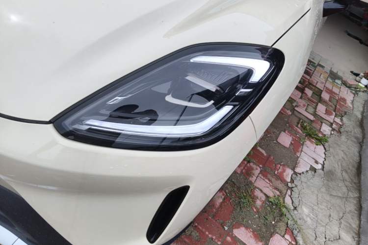 Used Wuling Bingo S 2025 Model 325km Deluxe Edition Left Front Headlight