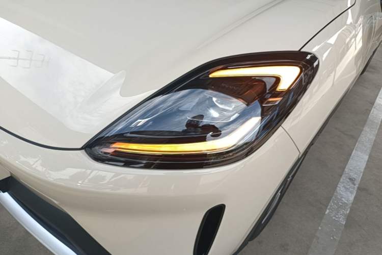 Used Wuling Bingo S 2025 Model 325km Deluxe Edition Left Front Headlight