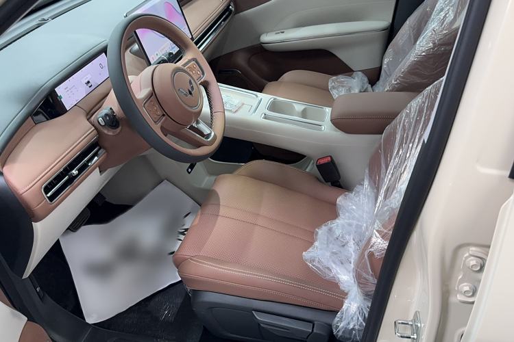 Used Wuling Bingo S 2025 Model 325km Deluxe Edition Left Front Seat