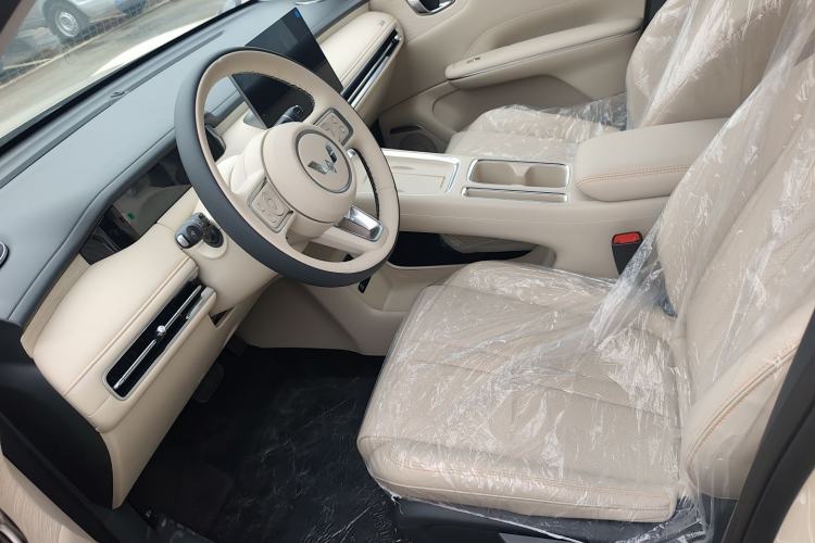 Used Wuling Bingo S 2025 Model 325km Deluxe Edition Left Front Seat