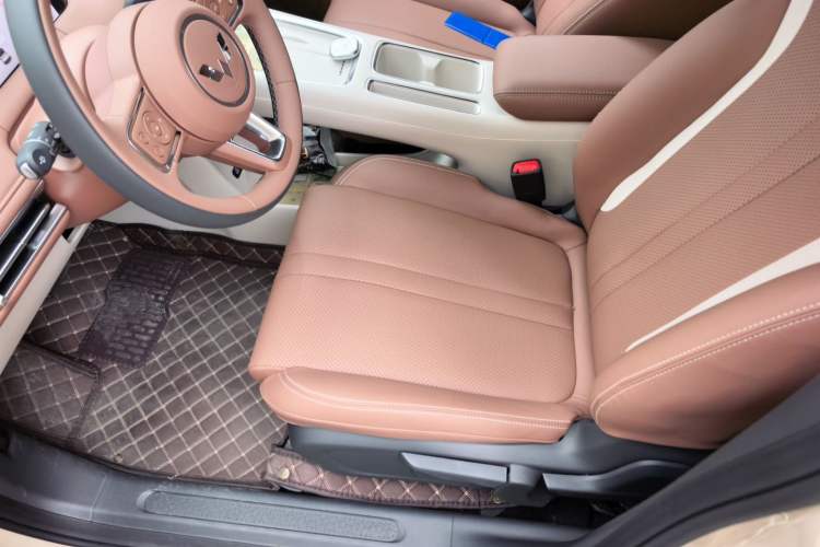 Used Wuling Bingo S 2025 Model 325km Deluxe Edition Left Front Seat