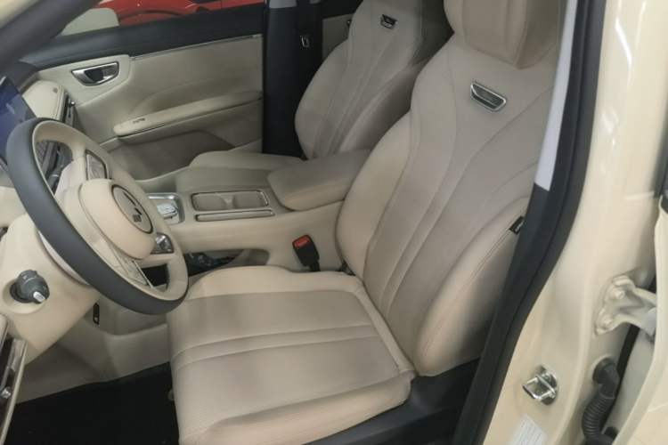 Used Wuling Bingo S 2025 Model 430km Flagship Edition Left Front Seat