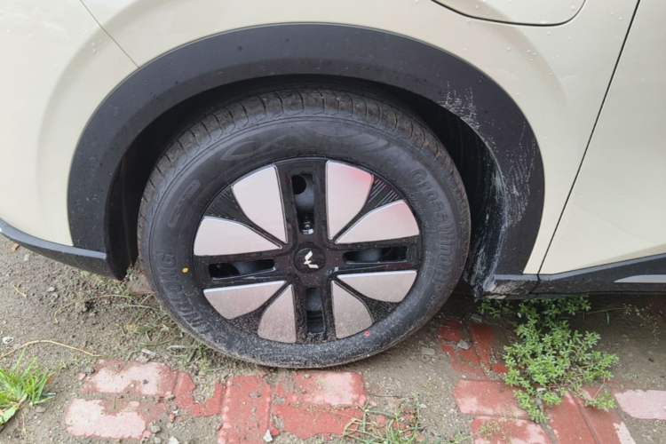 Used Wuling Bingo S 2025 Model 325km Deluxe Edition Left Front Wheel Hub
