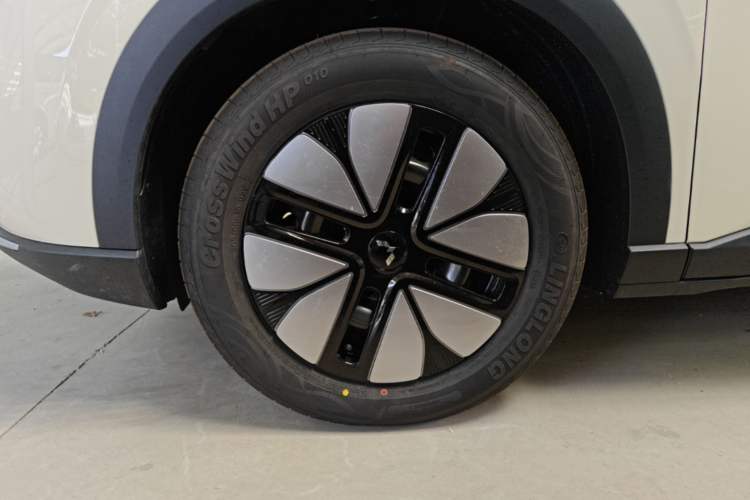 Used Wuling Bingo S 2025 Model 325km Deluxe Edition Left Front Wheel Hub