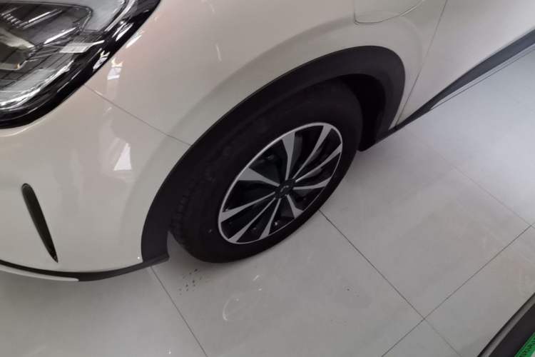 Used Wuling Bingo S 2025 Model 325km Deluxe Edition Left Front Wheel Hub