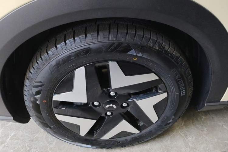 Used Wuling Bingo S 2025 Model 430km Flagship Edition Left Front Wheel Hub