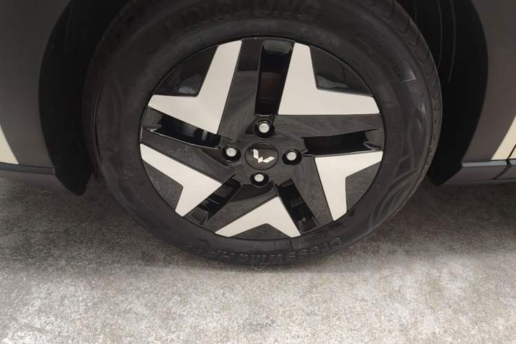 Used Wuling Bingo S 2025 Model 430km Flagship Edition Left Front Wheel Hub