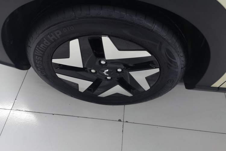 Used Wuling Bingo S 2025 Model 325km Flagship Edition Left Front Wheel Hub