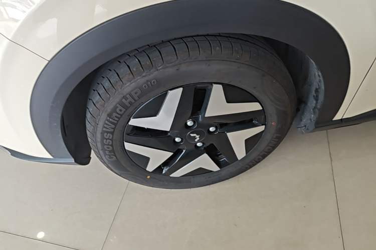 Used Wuling Bingo S 2025 Model 325km Flagship Edition Left Front Wheel Hub