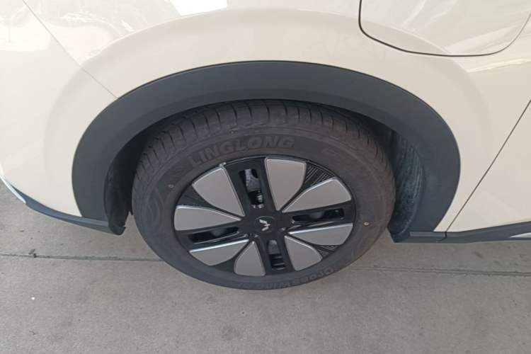 Used Wuling Bingo S 2025 Model 325km Deluxe Edition Left Front Wheel Hub