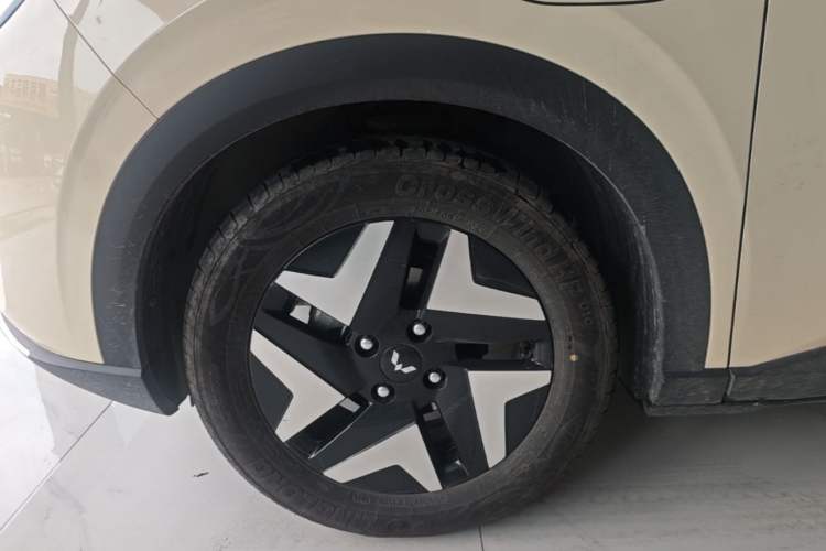 Used Wuling Bingo S 2025 Model 325km Flagship Edition Left Front Wheel Hub