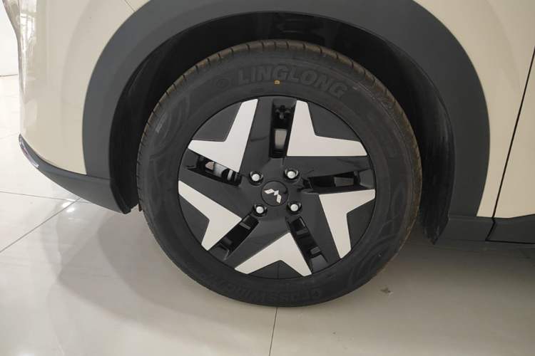 Used Wuling Bingo S 2025 Model 430km Flagship Edition Left Front Wheel Hub