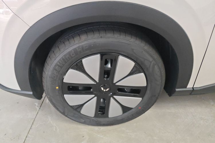 Used Wuling Bingo S 2025 Model 325km Deluxe Edition Left Front Wheel Hub