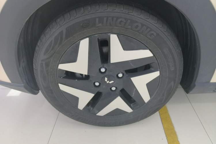 Used Wuling Bingo S 2025 Model 430km Flagship Edition Left Front Wheel Hub