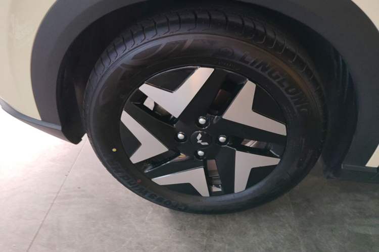Used Wuling Bingo S 2025 Model 325km Flagship Edition Left Front Wheel Hub