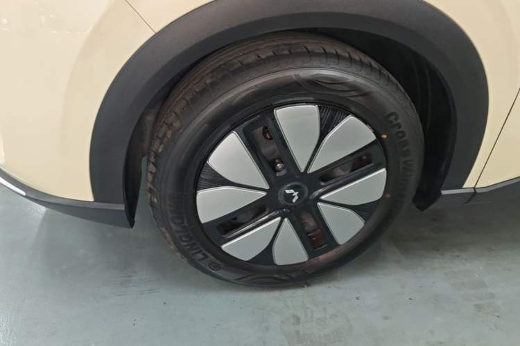Used Wuling Bingo S 2025 Model 325km Deluxe Edition Left Front Wheel Hub