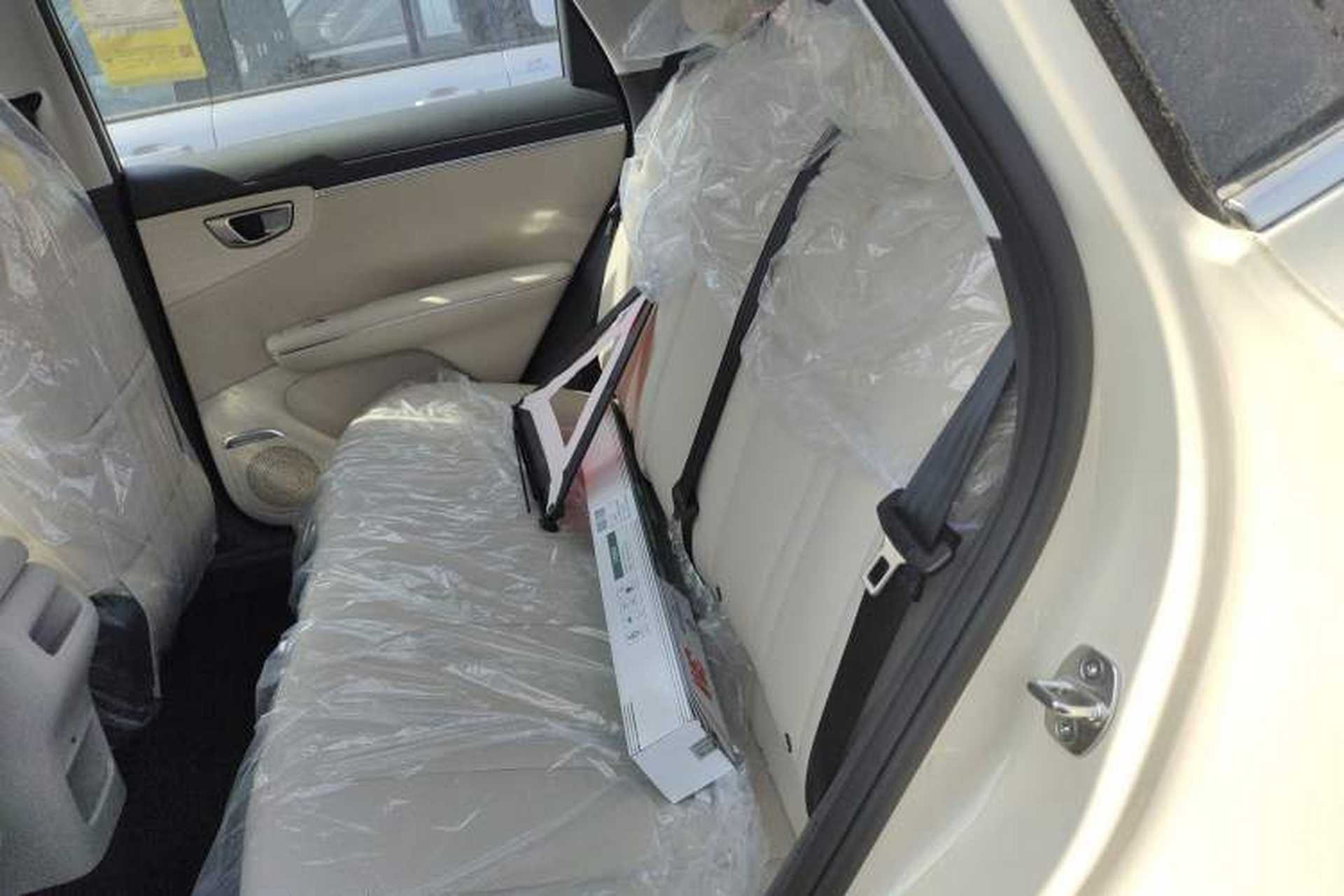 Used Wuling Bingo S 2025 Model 325km Flagship Edition Left Rear Seat