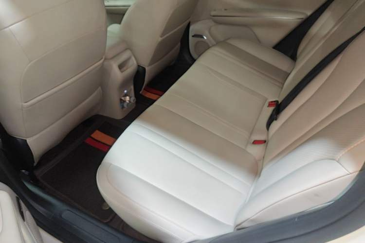 Used Wuling Bingo S 2025 Model 430km Flagship Edition Left Rear Seat