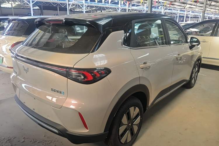 Used Wuling Bingo S 2025 Model 325km Deluxe Edition Rear Right 45 Deg