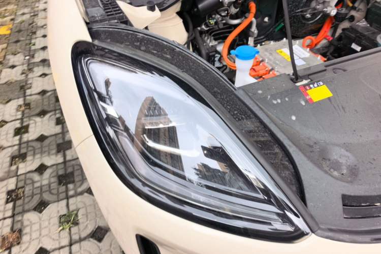 Used Wuling Bingo S 2025 Model 325km Deluxe Edition Right Front Headlight