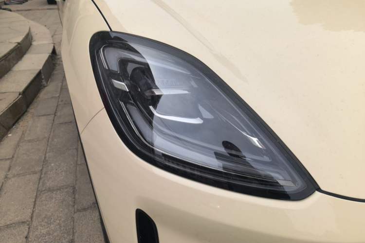 Used Wuling Bingo S 2025 Model 430km Deluxe Edition Right Front Headlight
