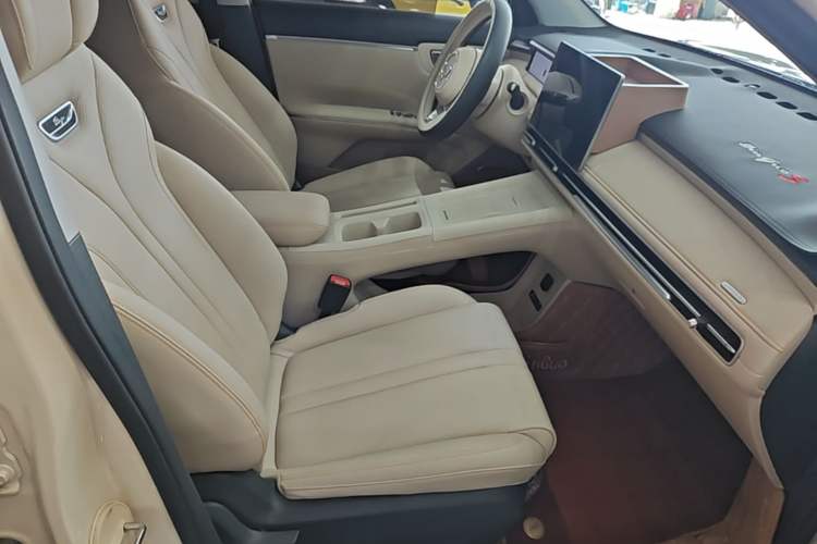 Used Wuling Bingo S 2025 Model 325km Flagship Edition Right Front Seat