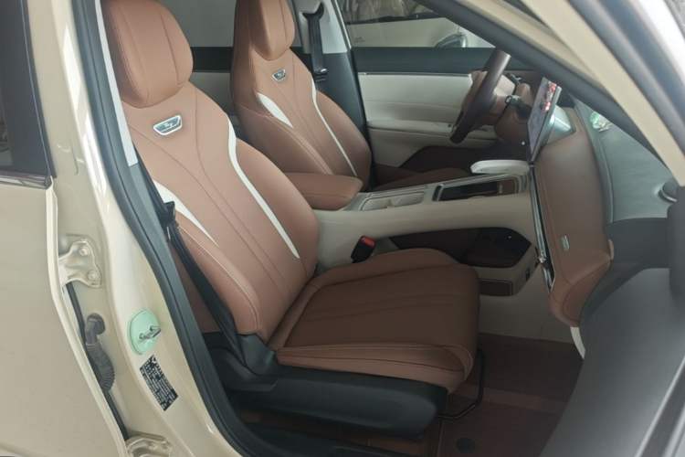Used Wuling Bingo S 2025 Model 325km Flagship Edition Right Front Seat