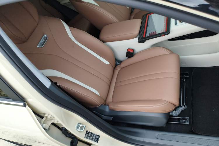 Used Wuling Bingo S 2025 Model 325km Flagship Edition Right Front Seat