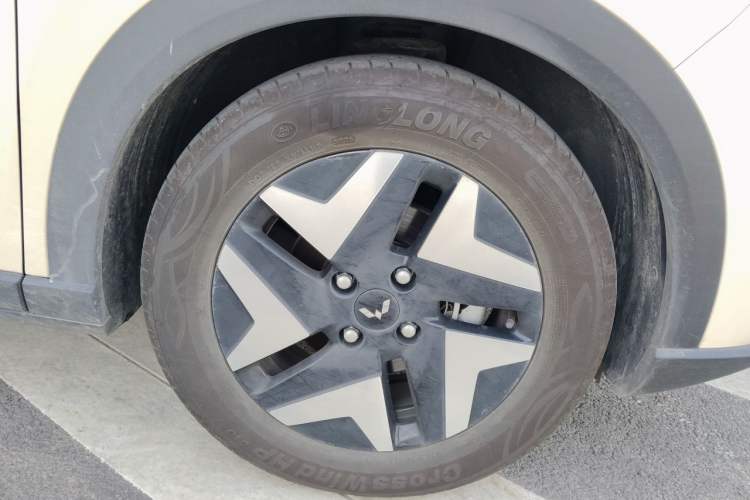 Used Wuling Bingo S 2025 Model 430km Flagship Edition Right Front Wheel Hub