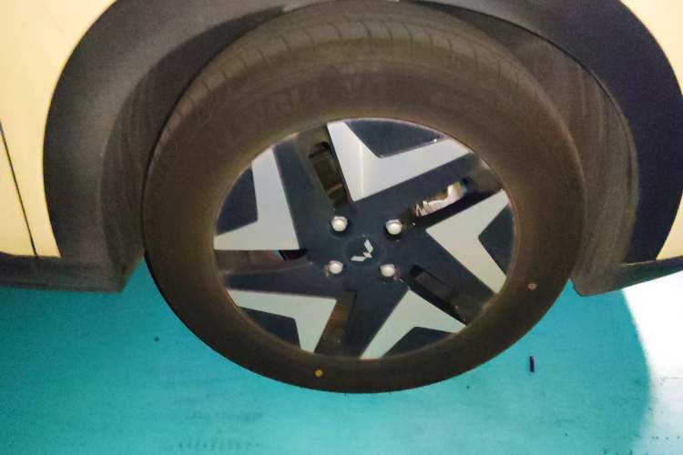 Used Wuling Bingo S 2025 Model 430km Flagship Edition Right Front Wheel Hub