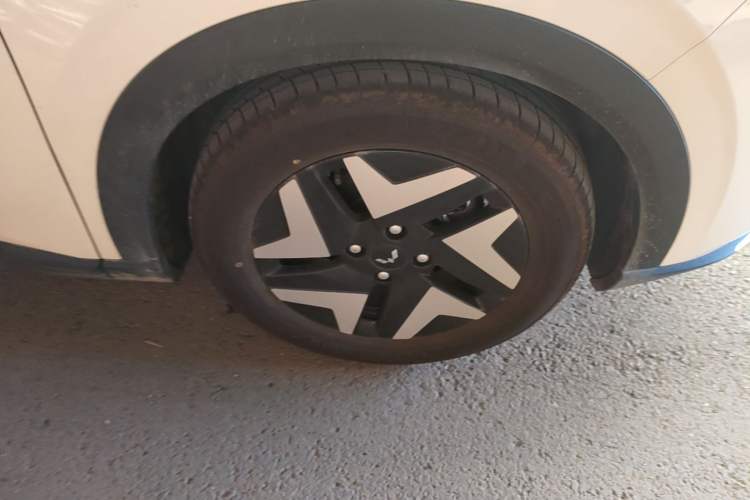 Used Wuling Bingo S 2025 Model 430km Flagship Edition Right Front Wheel Hub