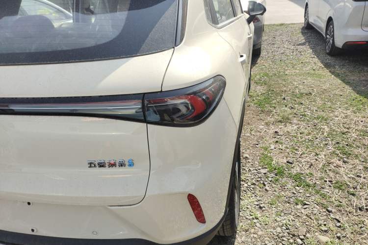 Used Wuling Bingo S 2025 Model 325km Flagship Edition Right Rear Taillight