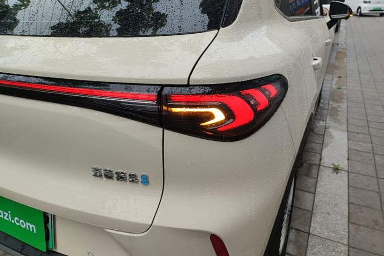 Used Wuling Bingo S 2025 Model 325km Deluxe Edition Right Rear Taillight
