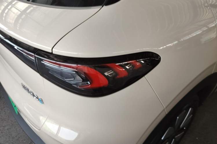 Used Wuling Bingo S 2025 Model 325km Deluxe Edition Right Rear Taillight