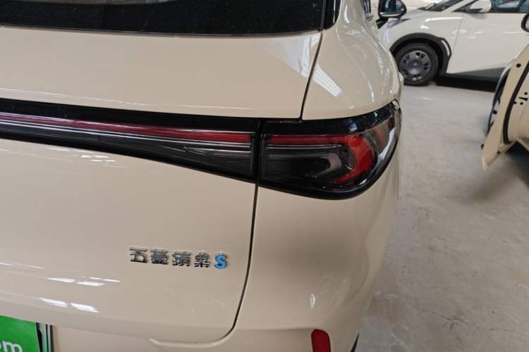 Used Wuling Bingo S 2025 Model 325km Deluxe Edition Right Rear Taillight