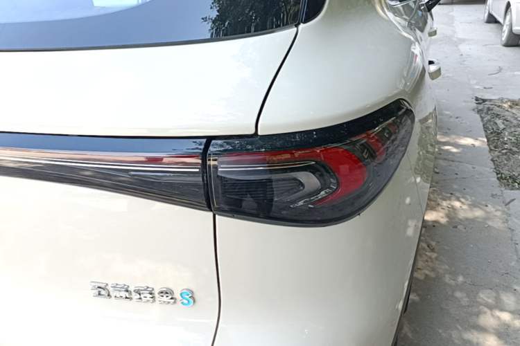 Used Wuling Bingo S 2025 Model 325km Deluxe Edition Right Rear Taillight