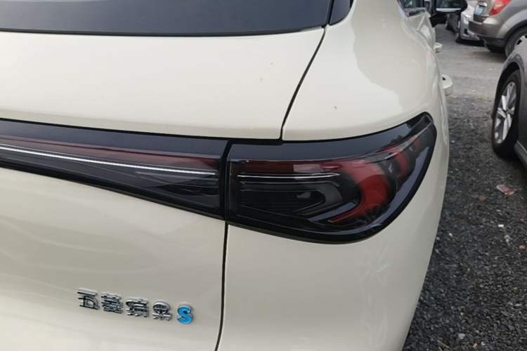 Used Wuling Bingo S 2025 Model 430km Flagship Edition Right Rear Taillight