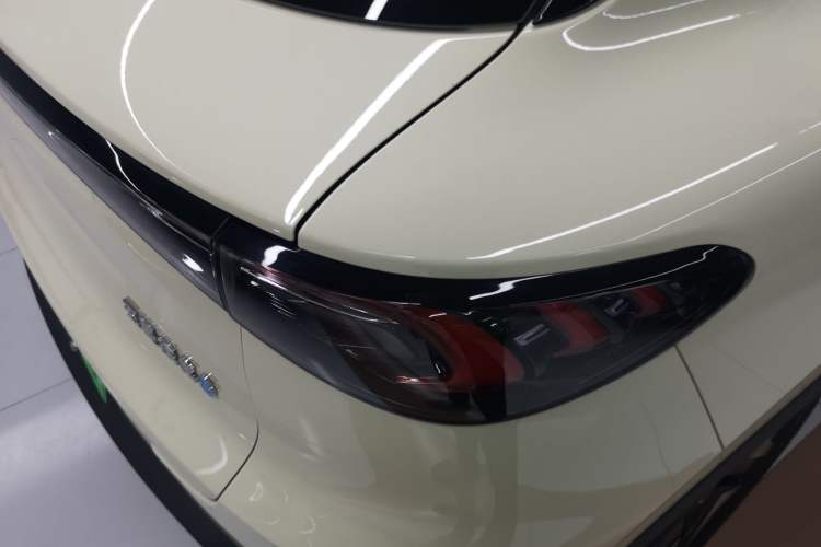 Used Wuling Bingo S 2025 Model 325km Flagship Edition Right Rear Taillight