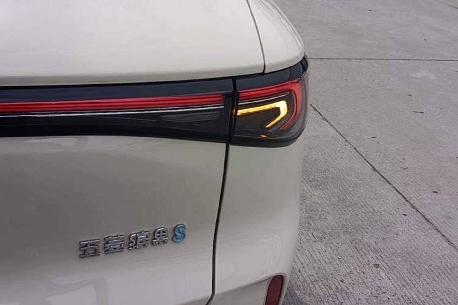 Used Wuling Bingo S 2025 Model 325km Flagship Edition Right Rear Taillight