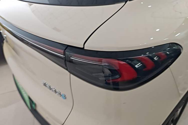 Used Wuling Bingo S 2025 Model 325km Flagship Edition Right Rear Taillight