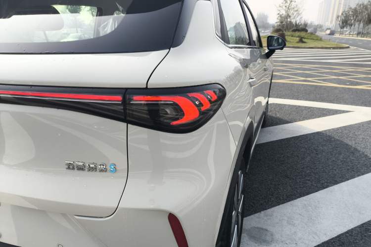 Used Wuling Bingo S 2025 Model 325km Deluxe Edition Right Rear Taillight